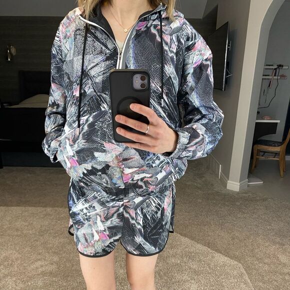 Onzie Runner shorts S/M. Science color. Windbreaker material. Matching jacket - Picture 5 of 10